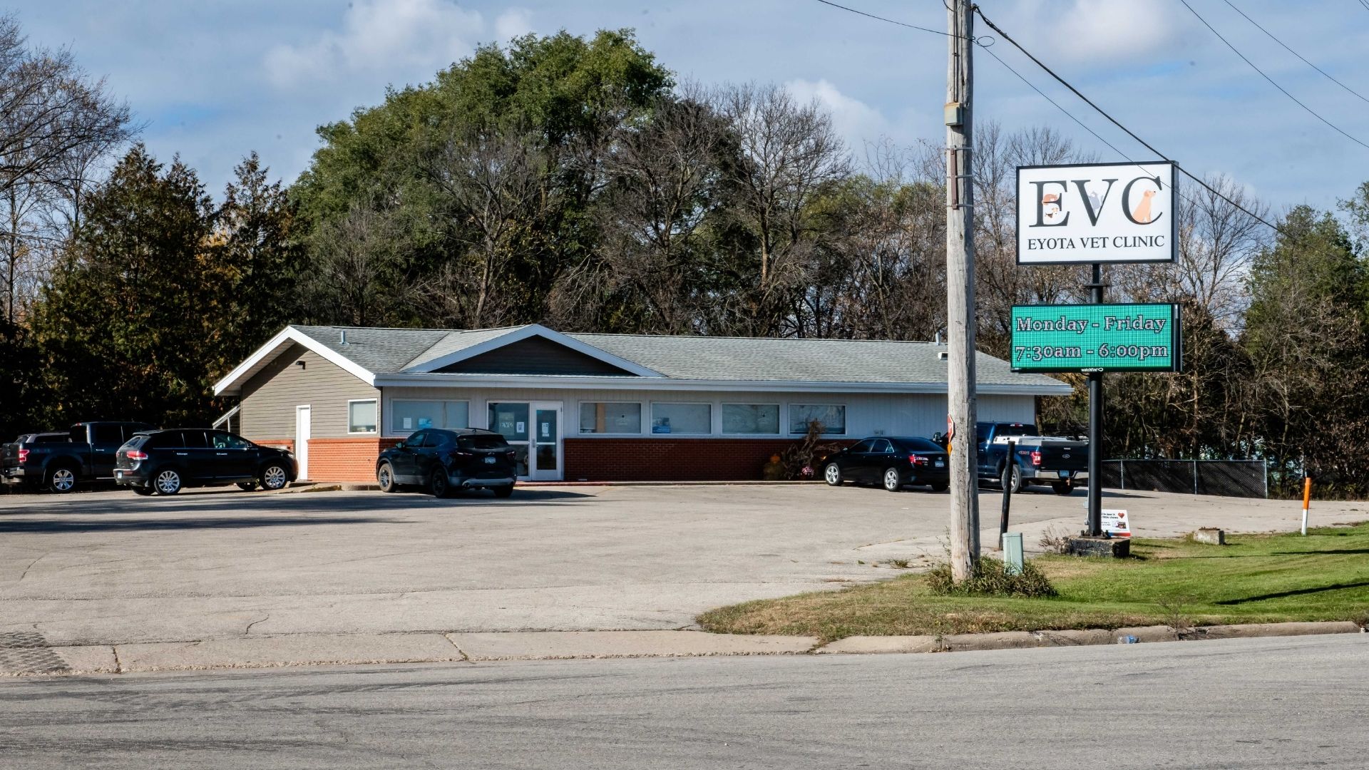 Eyota Veterinary Clinic – Outside 2